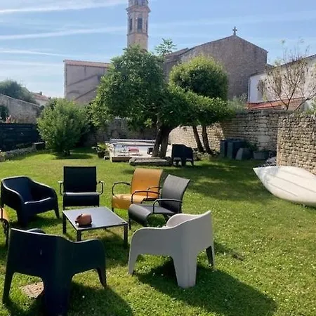 Propriete De Coeur De Avec Piscine Et Jardin Partages Дом отдыха