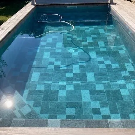 Propriete De Coeur De Avec Piscine Et Jardin Partages Дом отдыха *