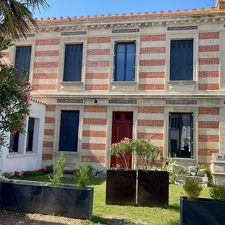 Feriehus Propriete De Coeur De Avec Piscine Et Jardin Partages