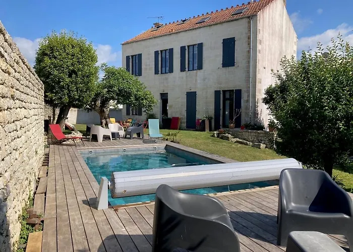 Propriété De Cœur De Avec Piscine Et Jardin Partagés Сasa de vacaciones Saint-Pierre-d'Oleron