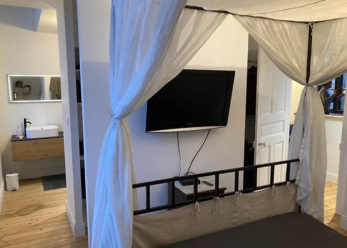 Сasa de vacaciones Propriété De Cœur De Avec Piscine Et Jardin Partagés *