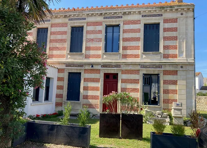 Сasa de vacaciones Propriété De Cœur De Avec Piscine Et Jardin Partagés